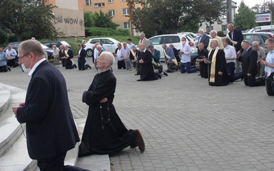 Inicjatorami zorganizowania męskiej modlitwy różańcowej w Radomiu są Rycerze Kolumba Rady 14004 działający przy parafii MB Częstochowskiej.