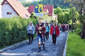 Od samego początku uczestnicy mieli pod górę w organizacji tegorocznej pielgrzymki.