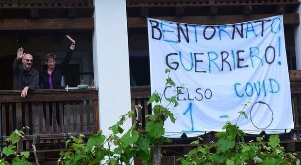 Celso Zaetta nie krył wzruszenia, gdy korowód mieszkańców przejechał pod jego balkonem.