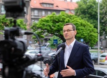 Morawiecki w Katowicach: W najbliższych dniach dość wysoki poziom przypadków koronawirusa