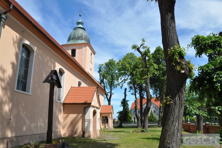 Odwiedzamy najdłuższy wiejski kościół w diecezji