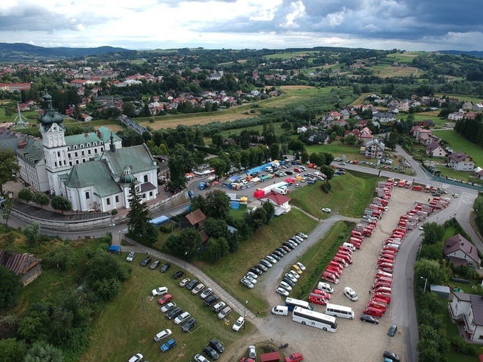 Sanktuarium i klasztor w Tuchowie.