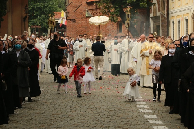 Boże Ciało 2020 w katedrze wrocławskiej 