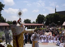 Błogosławieństwo Najświętszym Sakramentem.