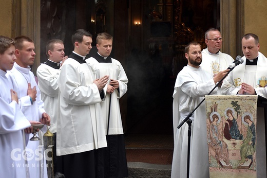 Boże Ciało z trzema biskupami w Świdnicy