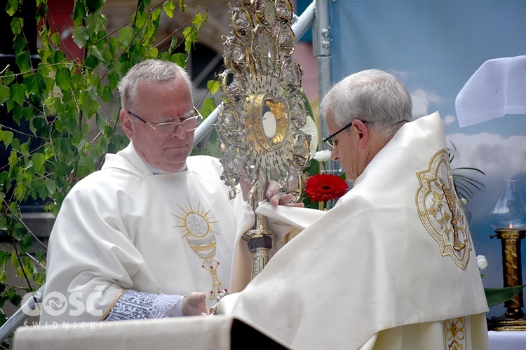 Boże Ciało z trzema biskupami w Świdnicy