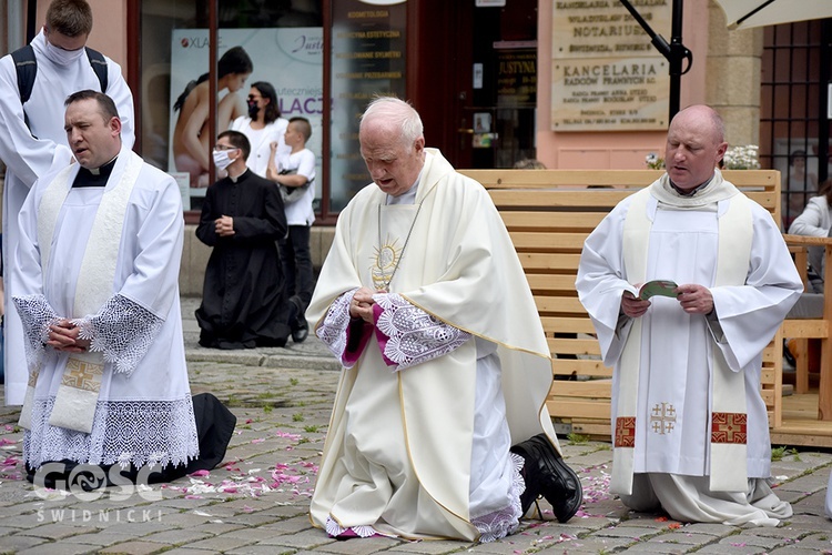 Boże Ciało z trzema biskupami w Świdnicy