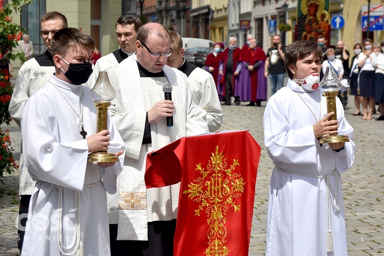 Boże Ciało z trzema biskupami w Świdnicy