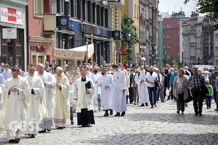 Boże Ciało z trzema biskupami w Świdnicy