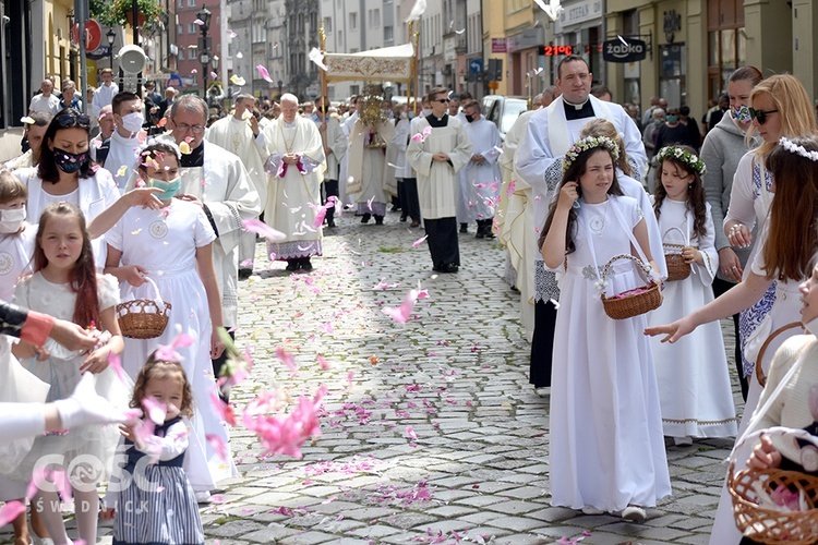 Boże Ciało z trzema biskupami w Świdnicy