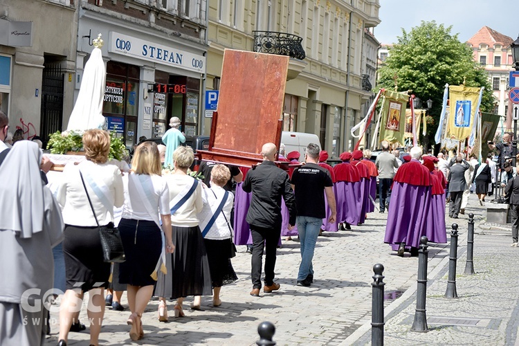 Boże Ciało z trzema biskupami w Świdnicy