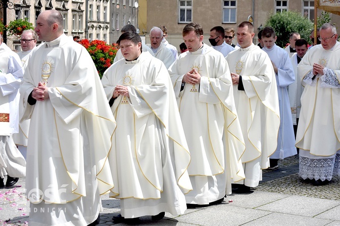 Boże Ciało z trzema biskupami w Świdnicy