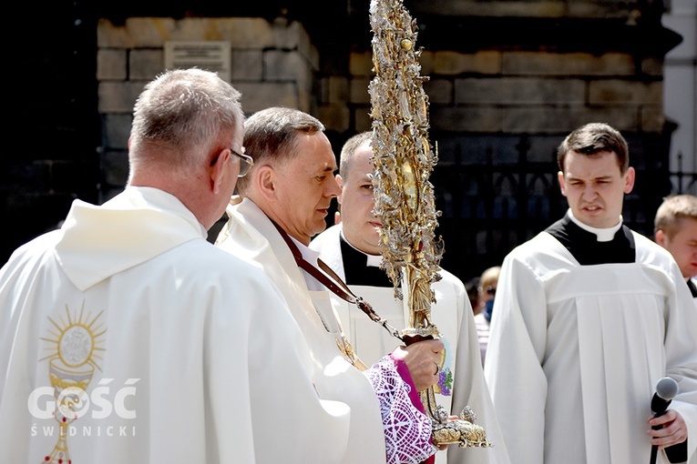 Boże Ciało z trzema biskupami w Świdnicy