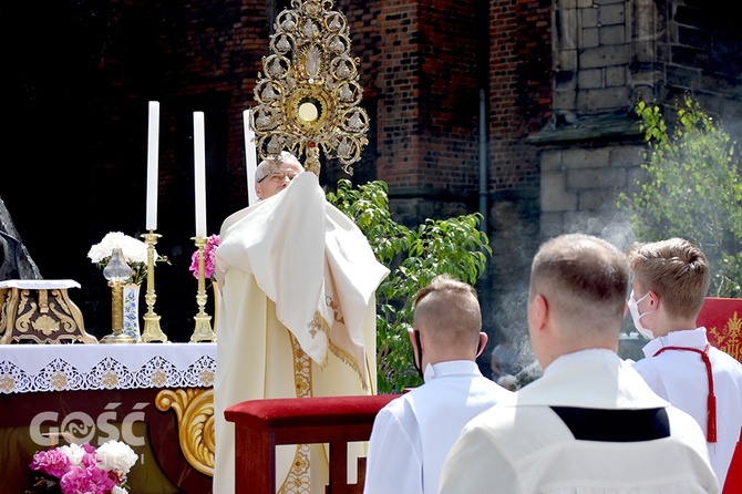 Boże Ciało z trzema biskupami w Świdnicy