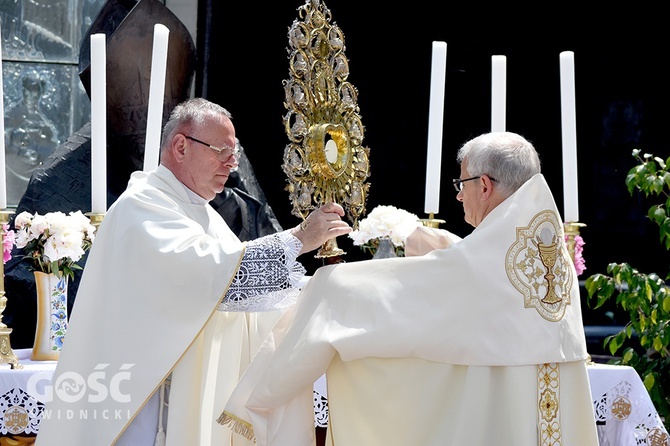 Boże Ciało z trzema biskupami w Świdnicy