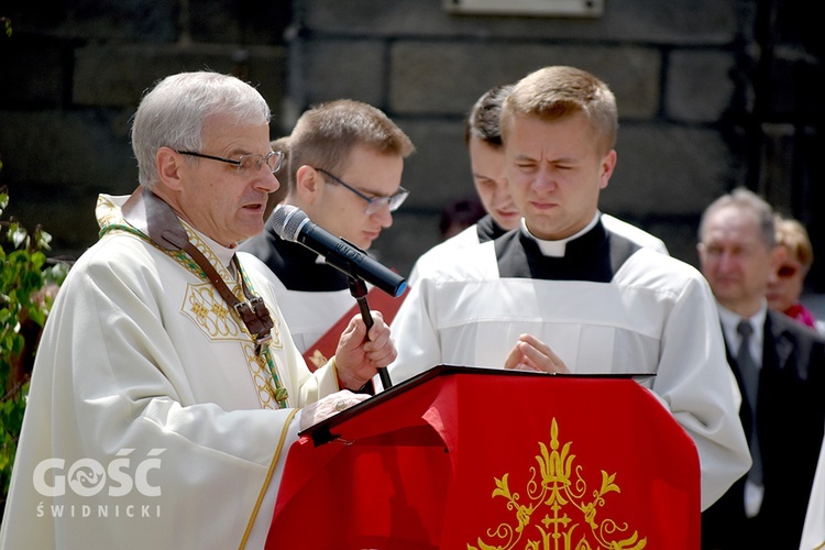 Boże Ciało z trzema biskupami w Świdnicy