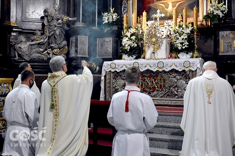 Boże Ciało z trzema biskupami w Świdnicy