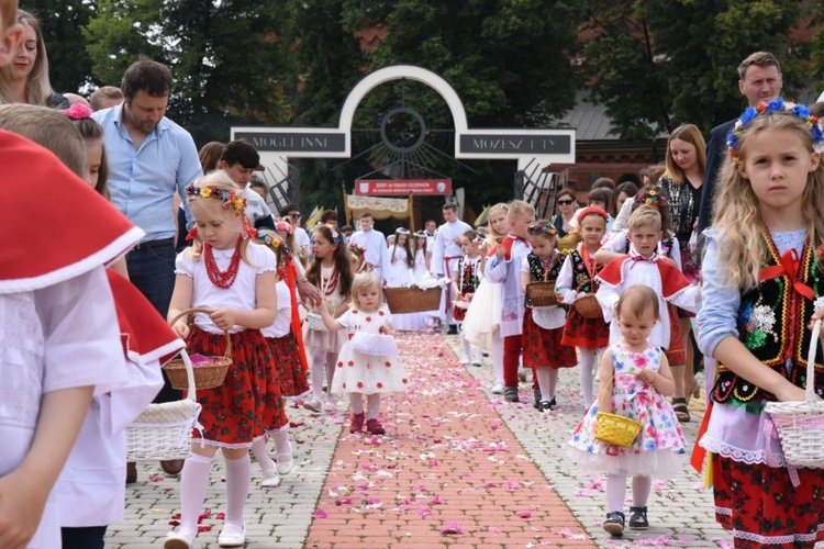 Boże Ciało i I Komunia w Szczepanowie 