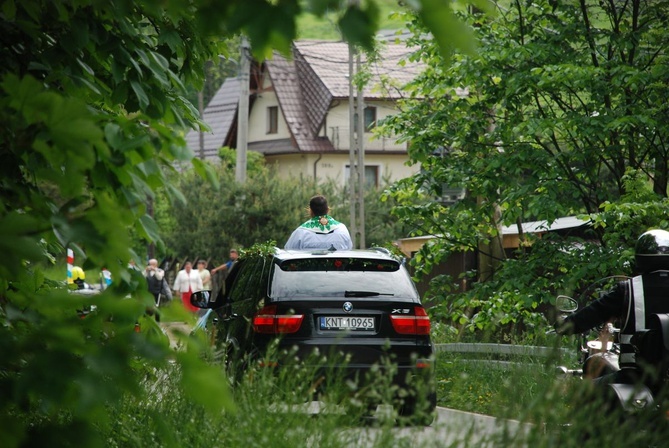 Samochodowa procesja w Miętustwie