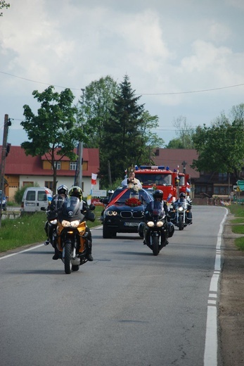 Samochodowa procesja w Miętustwie