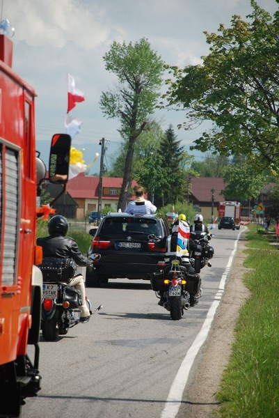 Samochodowa procesja w Miętustwie