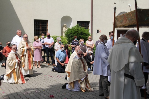 Tarnobrzeg. Procesja w parafii ojcow dominikanów