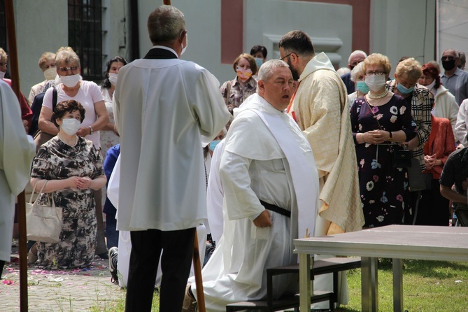 Tarnobrzeg. Procesja w parafii ojcow dominikanów