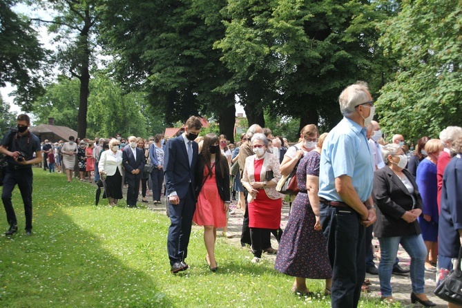 Tarnobrzeg. Procesja w parafii ojcow dominikanów