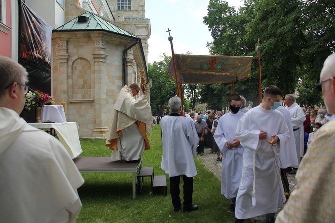 Tarnobrzeg. Procesja w parafii ojcow dominikanów