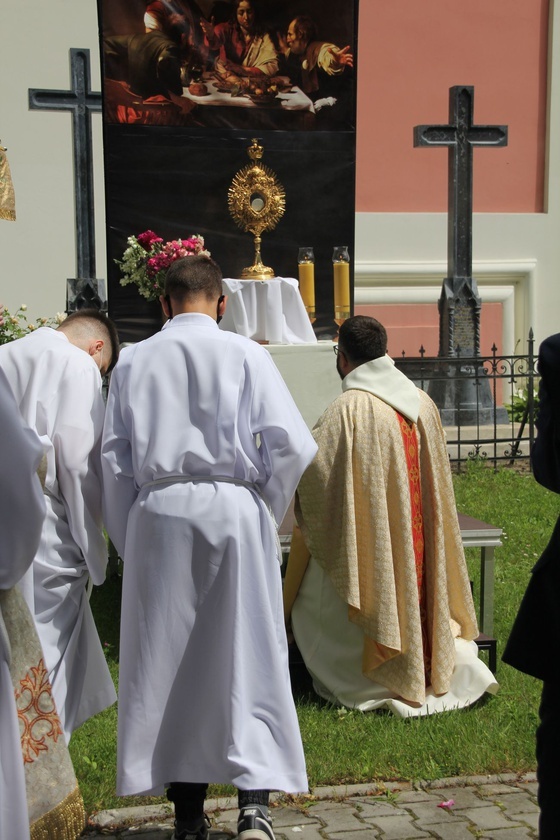 Tarnobrzeg. Procesja w parafii ojcow dominikanów