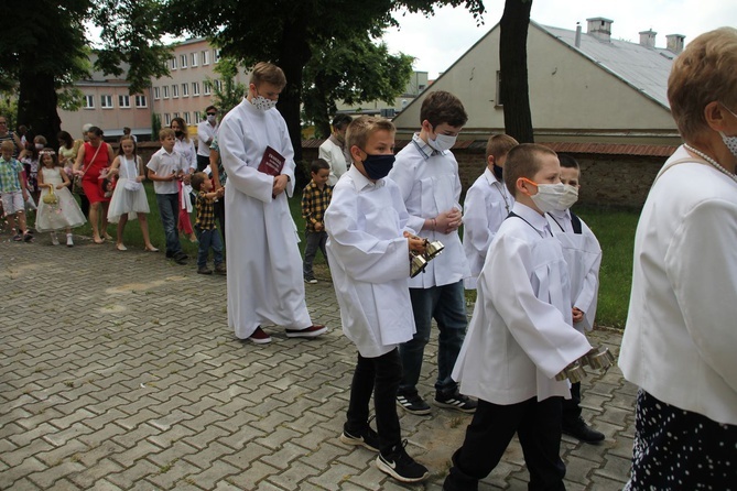 Tarnobrzeg. Procesja w parafii ojcow dominikanów