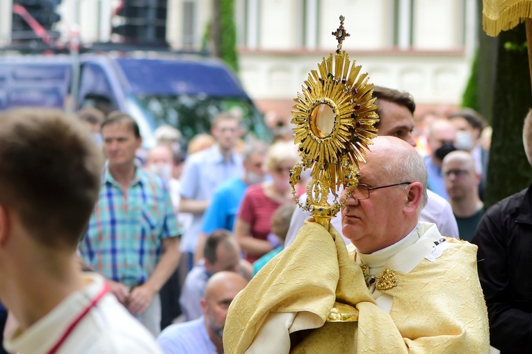 Olsztyn. Centralna procesja Bożego Ciała