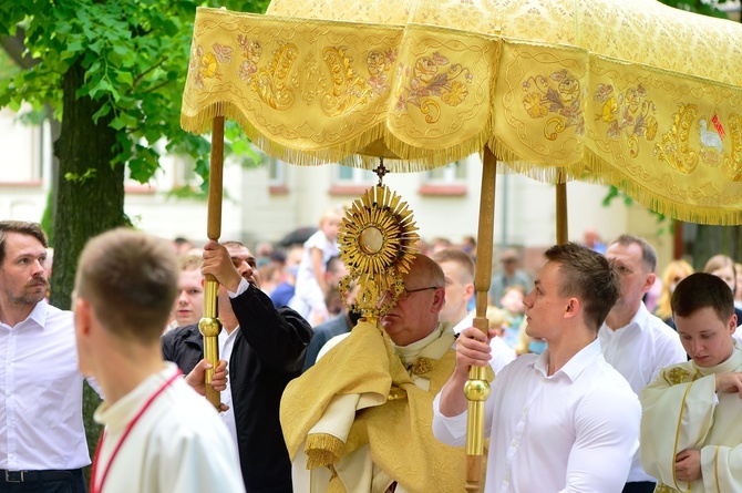 Olsztyn. Centralna procesja Bożego Ciała