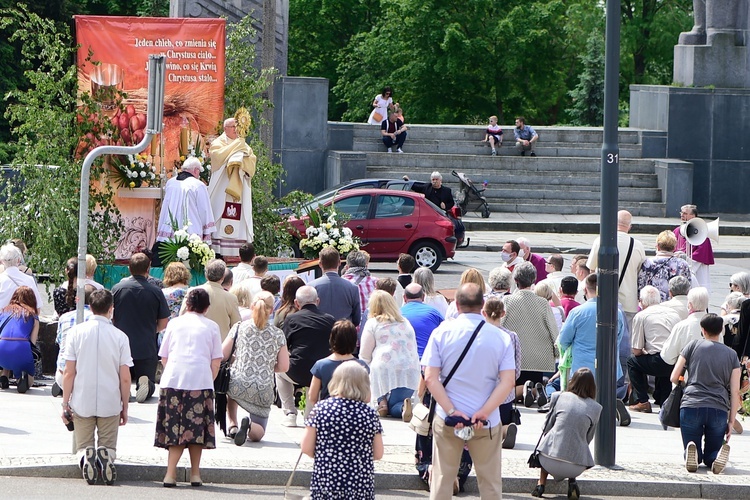 Olsztyn. Centralna procesja Bożego Ciała