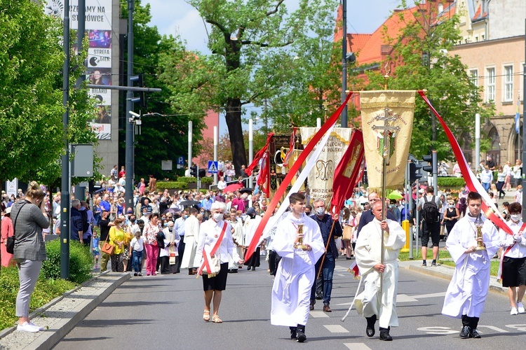 Olsztyn. Centralna procesja Bożego Ciała