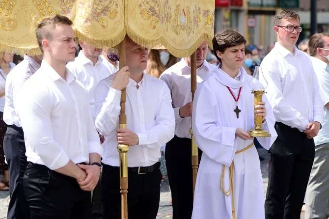 Olsztyn. Centralna procesja Bożego Ciała