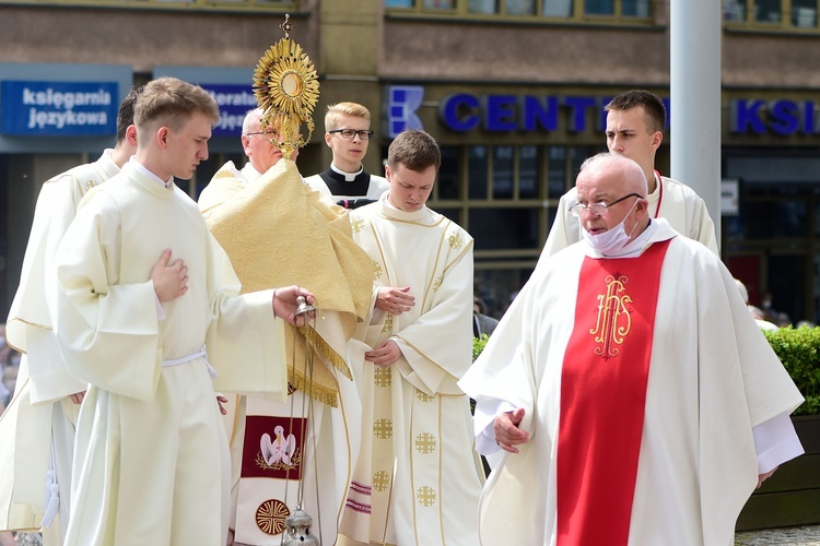 Olsztyn. Centralna procesja Bożego Ciała