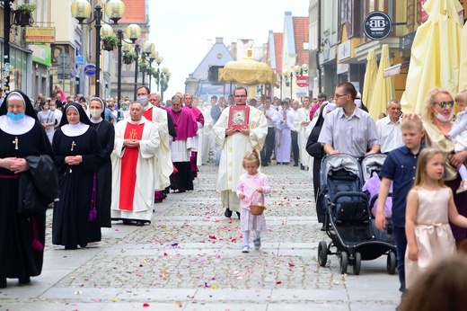 Olsztyn. Centralna procesja Bożego Ciała