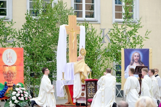 Olsztyn. Centralna procesja Bożego Ciała