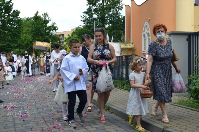 Tarnobrzeg. Procesja w parafii Chrystusa Króla