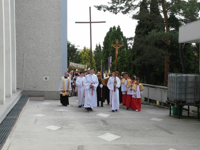 Tarnobrzeg. Procesja w parafii MBNP