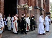 Chrystus nie chce złotych monstrancji, ale naszych serc