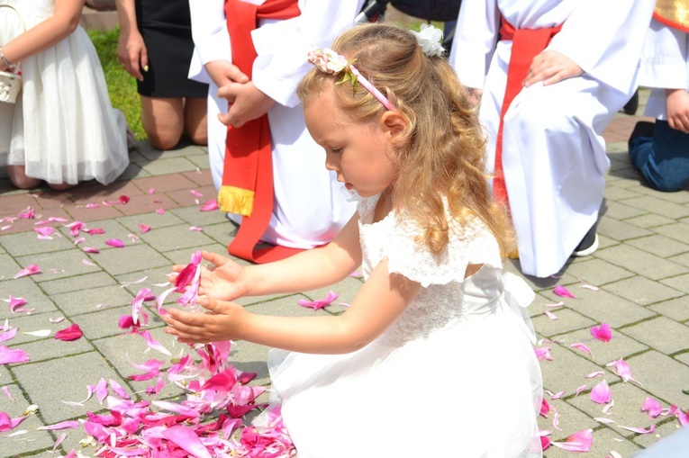 Tarnobrzeg. Procesja w parafii św. Barbary