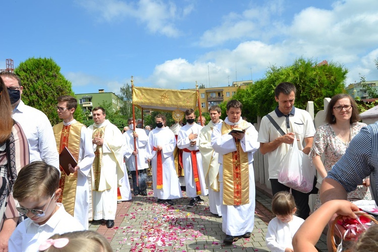 Tarnobrzeg. Procesja w parafii św. Barbary