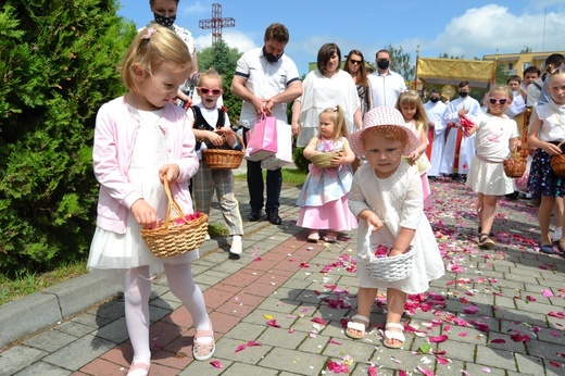 Tarnobrzeg. Procesja w parafii św. Barbary