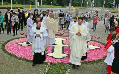 W tych kwiatach jest miłość do Kościoła i Jezusa