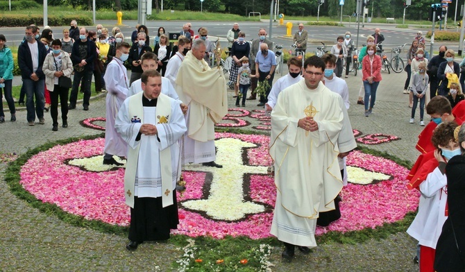 W tych kwiatach jest miłość do Kościoła i Jezusa