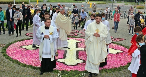 W tych kwiatach jest miłość do Kościoła i Jezusa