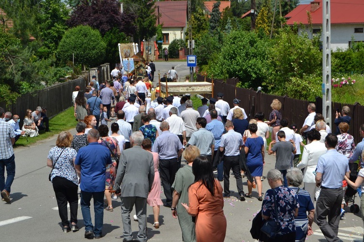 Tarnobrzeg. Procesja w parafii św. Marii Magdaleny