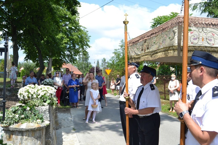 Tarnobrzeg. Procesja w parafii św. Marii Magdaleny